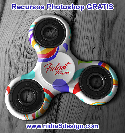 ¿Quien no escucha y ve por todos lados spinners? En México y todo el mundo las búsquedas Google populares hoy son del tipo: spinner toy, spinner que es (¿en serio?), spinner casero, spinner tricks, sppiner precio y por supuesto: ¡spinner amazon!. Aquí te dejamos este genial mockup de spinner, un template realista en formato .PSD para editar en Photoshop. Descarga ahora mismo esta plantilla GRATIS y ponle tu logo, marca o crea diseños de spinner para maquila y venta: spinner batman, spinner azul, spinner de colores, spinner lo que se te ocurra; personalízalo y presenta creativas propuestas a tus clientes.